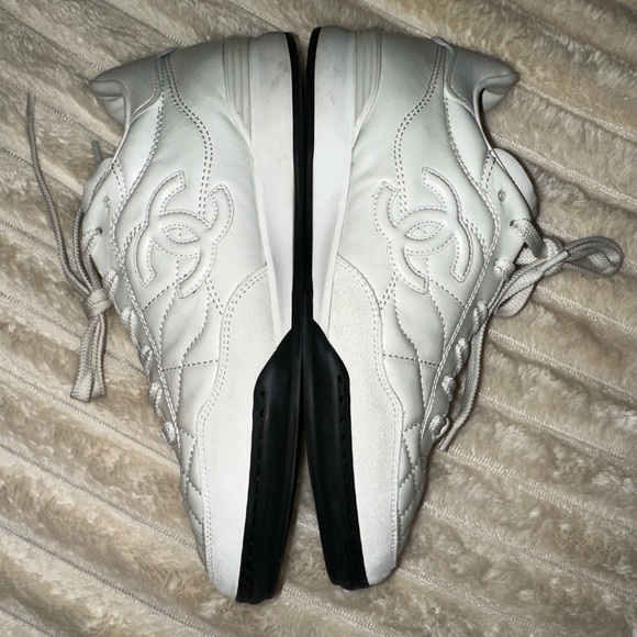 Like New Authentic CHANEL CC White Calfskin Quilted Lace-Up Sneaker Size 37 - Picture 5 of 16